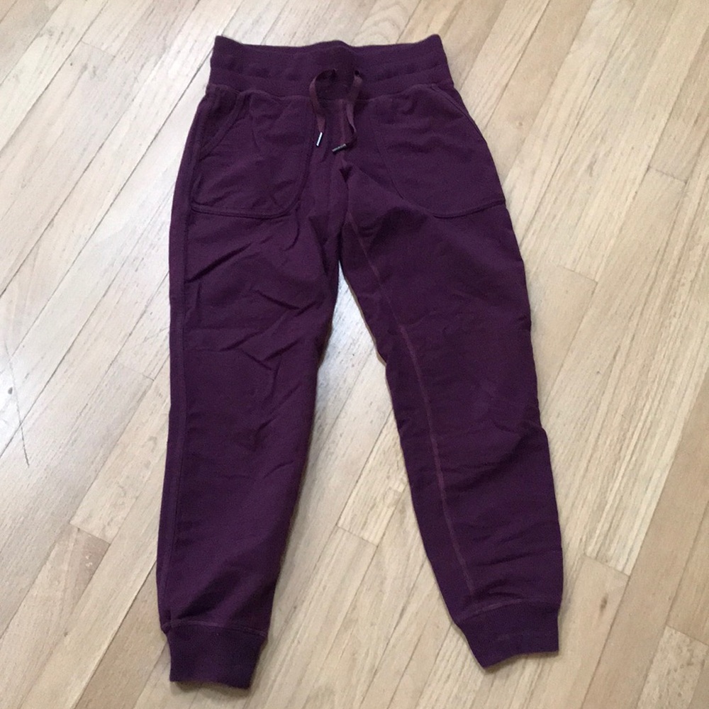 Lululemon Comfy as Sweat Pants size 4